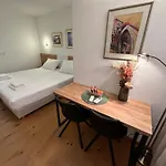 A-rooms Serviced In מוסטר