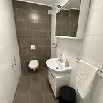 A-rooms Serviced In מוסטר