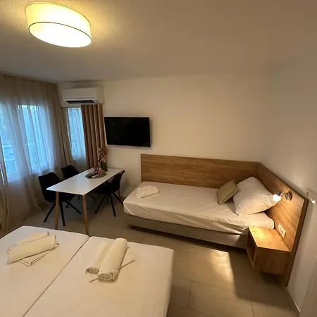 بيت ضيافة A-rooms Serviced In