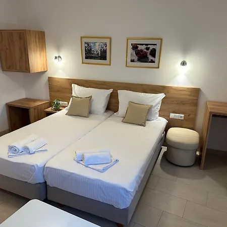 بيت ضيافة A-rooms Serviced In