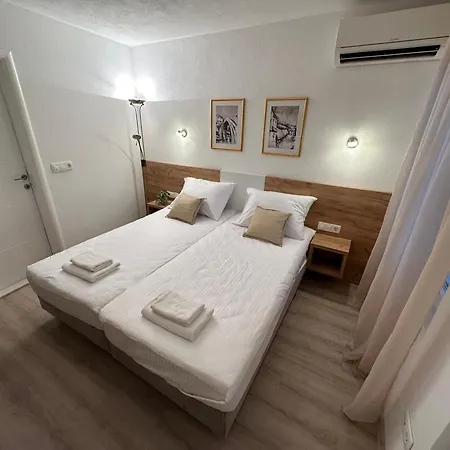 A-rooms Serviced In