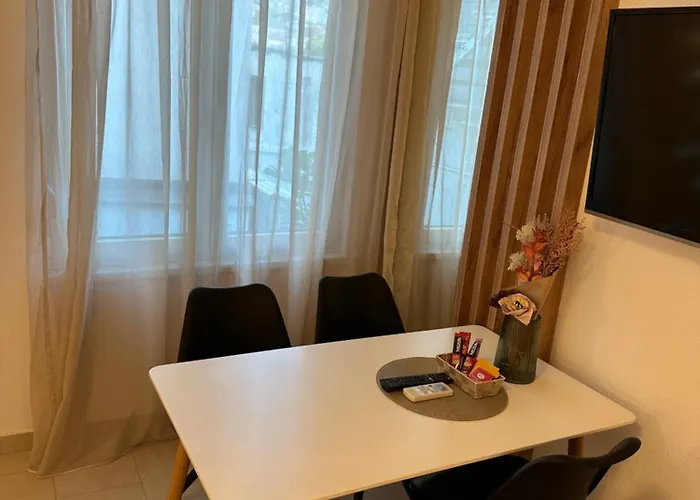 A-rooms Serviced In 3* Μόσταρ